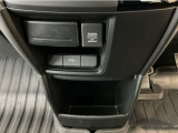 【USBポート】USBポートも装備されています♪スマートフォンのオーディオに連携も可能です。今や欠かせない装備の一つです!