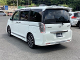リアはプライバシーガラス付です。見た目もかっこいいですよね。また、太陽光を防ぐので冷房の効きを良くする効果もあるんです。エアコンを控えめにすれば燃費向上も見込めますよ。
