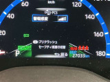 視認性に優れたメーターを採用しており、走行中でも車速や情報が分かりやすく表示されます。運転時の視線移動をむりのない範囲に抑え、快適で安心感のあるドライブをサポートします。