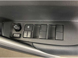 パワーウィンドウスイッチで運転席から全席の窓の開閉ができます♪