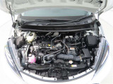 車にとって、とても大切な部分のエンジンルーム。綺麗に清掃済みで安心です。