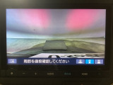 【バックカメラ】運転が苦手な方も車庫入れラクラクです!ギアをリバースに入れれば自動的に切り換わりますので、面倒な操作は不要です♪狭い駐車場もお車を傷つけず安心ですね!