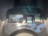 e-Pedalはアクセルペダルの戻し時に、一般的なブレーキングと同等の減速感を発生。アクセルペダルだけの減速&停止を実現しています。※減速時にはブレーキランプが点灯します。