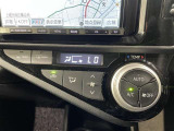 【オートエアコン】一度お好みの温度に設定すれば、車内の温度を検知し風量や温度を自動で調整してくれます。