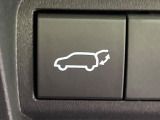 【パワーバックドア】スマートキーや運転席のボタンを押すだけでリアゲートが自動で開閉します!荷物を持っている時や、高い位置にあるバックドアを閉める際に便利な機能です♪
