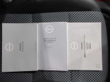 取扱い説明書 整備記録簿です前オ-ナ-の整備歴がわかるため無駄な部品。工賃が発生せず効率の良い整備が行えますまた丁寧に乗っていた証拠でもありますので車両状態の信頼性にもつながってまいります