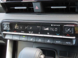 オートエアコンなのでスイッチひとつで車内を設定温度に調節してくれます☆