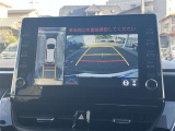 パノラミックビューモニター付きです。車両を上から見たような映像をディスプレイオーディオ画面に表示。運転席からの目視だけでは見にくい、車両周辺の状況をリアルタイムでしっかり確認できます。