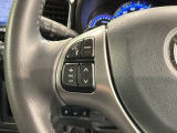 ステアリングにオーディオ操作スイッチが付いています。オーディオ画面に直接タッチしなくても操作が出来ますので、運転に集中できます。