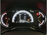 とっても見やすいメーターです。夜間時はラグジュアリーな気分にさせてくれる照明が魅力ですので、夜のドライブも楽しみになりますよ♪