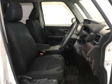高いホールド性で運転姿勢が安定します。長距離ドライブでも疲れにくいのが魅力です。快適なドライビングライフをお送りください♪