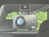 【ドライブレコーダー】ドライブレコーダー装備!走行中はもちろん、あおり運転や事故に遭遇した際、映像で記録し、万一のリスクに備えます。※記録用SDカードはお客様ご自身でご準備いただく必要があります。