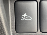 【三菱e-Assist】走行中に前方の車両等を認識し、衝突しそうな時は警報とブレーキで衝突回避と被害軽減をアシスト。より安全にドライブをお楽しみいただけます。