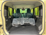 普段のお買い物や通勤、送迎等に十分な荷室スペースを確保しております。セカンドシートを倒すと、大きな荷物の積載も可能です♪