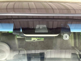 【ホンダセンシング】走行中に前方の車両等を認識し、衝突しそうな時は警報とブレーキで衝突回避と被害軽減をアシスト。より安全にドライブをお楽しみいただけます。