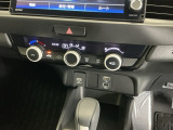 フルオートエアコンは希望の温度設定で風の温度も風量も自動調整で年中快適です。
