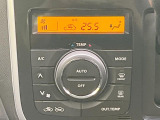【オートエアコン】一度お好みの温度に設定すれば、車内の温度を検知し風量や温度を自動で調整。暑い&hellip;寒い&hellip;と何度もスイッチ操作をする必要はありません。快適な車内空間には必須の機能ですね♪