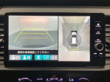マルチビューカメラシステム搭載車です。お車の周囲を全方位でカバーします。後方・前方・両脇と、コンディションが悪い視界でもカラーモニターに映し出した映像がドライバーをサポートします。