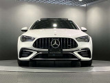 フロントグリル中央に大きく輝くスリーポインテッドスター。メルセデスベンツならではのステータスを強く感じる事ができます