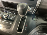 オートマチックシフトレバーは、手になじみ操作しやすい形状で安全運転にもつながります♪