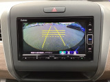 バックモニター付きで、車庫入れやバック時の後方確認をサポート。