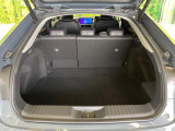 普段のお買い物や通勤、送迎等に十分な荷室スペースを確保しております。セカンドシートを倒すと、大きな荷物の積載も可能です♪