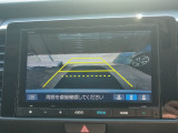 バック駐車が苦手な方や、初めてのお車で不安な方も安心。後方の映像をナビ画面に表示するため、周囲を確認しながらスムーズに駐車できます。