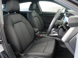 Audi車はどの車種も全てレザーハンドルです。そこにはAudiのこだわりがあり質感の高いレザーでしっかりと手に馴染み、高級感を演出します。