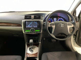 運転席周りのレイアウトをご覧ください。ナビゲーションが綺麗に装着されすっきり収まってますね!
