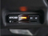 ◆ETC2.0◆進化したドライブ体験。料金収受システムだけだったETCが生まれ変わって、高速道路を賢く使うETC2.0に進化しました。多彩な情報サービスが便利で快適なドライブ体験を提供します。