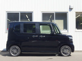 こちらの車両は、弊社で試乗車及び代車として使用しておりました。メンテナンス等もこまめに行ってきた車両ですので、安心してお乗り頂けるかと思います。