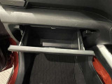 グローブボックス。