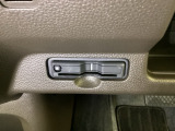 ハンドルの左下にETCがついています。高速道路の料金所の通過も楽々です。カードの取り出しもしやすい場所についています。