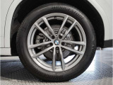 【BMWアロイホイル】軽量かつ強度に拘ったアロイホイル。走行性能ポテンシャルを引き出す設計。車の足元を引き締めてくれる大きなポイントはアロイホイルです。