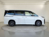 両側パワースライドドア付きだから、狭い駐車スペースなどでの 乗り降りラクラク!小さなお子さまのいるご家庭には嬉しい装備。