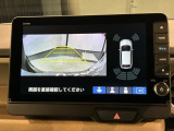 リバースギアに入れるだけで後方の表示へ切り替わります。夜間や雨の日の駐車も楽になりますよ。