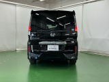 後席の窓には外から車内が見えにくくなるプライバシーガラスを採用。周りを気にせずリラックスして過ごせます