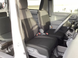 シートはフィット性も良く、楽な運転姿勢を保てます。