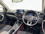 運転席まわりです。 各操作スイッチは使いやすい位置に配置されてます。