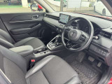 運転席のシートが上下しますので、ベストなドライビングポジションを取っていただけます。