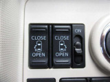 運転席から操作できるパワースライドドアのコントロールスイッチです(挟み込み防止機能付)