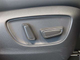 パワーシート搭載。微妙な調整が手軽にでき、ピッタリの最適なポジションで運転することが可能です。