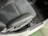 痛みの出やすい運転席シートの角、フロアマット、座面、ともに良好です