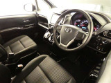 【運転席】運転席周りの画像です。プロの手で隅々までクリーニングしています。ご来店いただき実際に見てみてくださいね☆