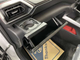 ダッシュボード周辺画像です。小物を置くのに便利な収納スペースです(^^♪