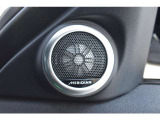 英国ブランドの【MERIDIAN】製スピーカー。澄みきった高音から深みのある低音まで、豊かなサウンド再生を実現します。
