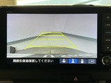 【バックカメラ】運転が苦手な方も車庫入れラクラクです!ギアをリバースに入れれば自動的に切り換わりますので、面倒な操作は不要です♪狭い駐車場もお車を傷つけず安心ですね!