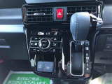 握りやすい位置のシフトレバー。