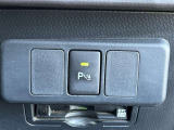 コーナーセンサーを車の前後に装備。障害物までの距離に応じて警告音を変えてお知らせ。縦列駐車時や駐車場・車庫などでの取り回しをサポートします。詳細は販売店スタッフまでおたずねください。