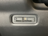 ハンドルの左下にETCがついています。高速道路の料金所の通過も楽々です!。カードの取り出しもしやすい場所についています。
